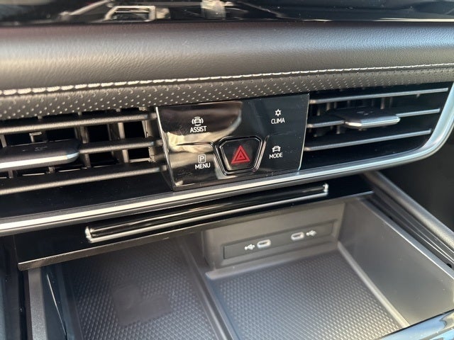 2024 Volkswagen Atlas Cross Sport 2.0T SEL R-Line