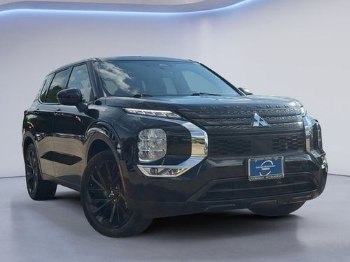 2022 Mitsubishi Outlander Base