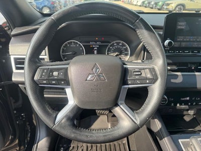 2022 Mitsubishi Outlander Base