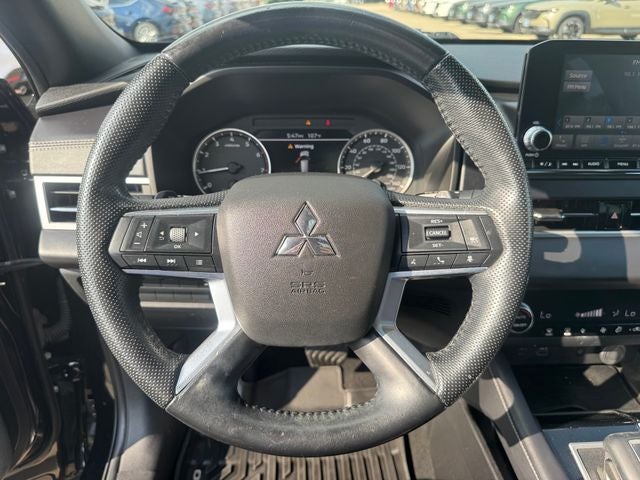 2022 Mitsubishi Outlander Base