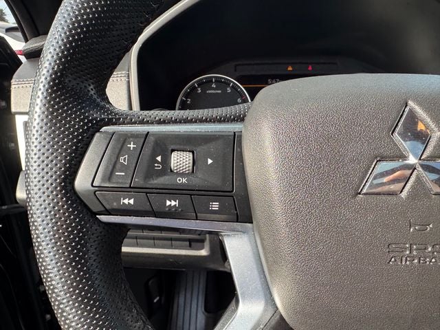 2022 Mitsubishi Outlander Base