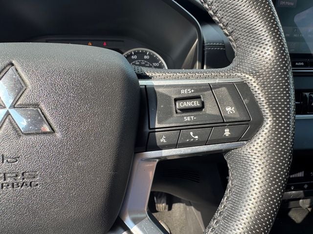 2022 Mitsubishi Outlander Base