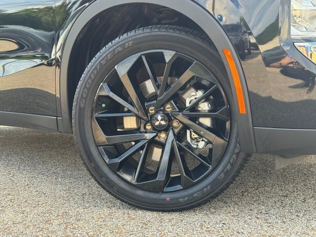 2022 Mitsubishi Outlander Base