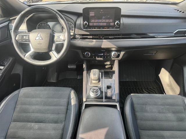 2022 Mitsubishi Outlander Base