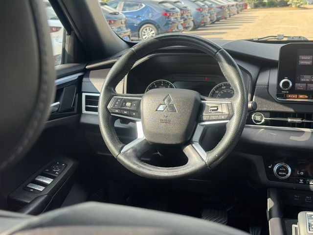 2022 Mitsubishi Outlander Base