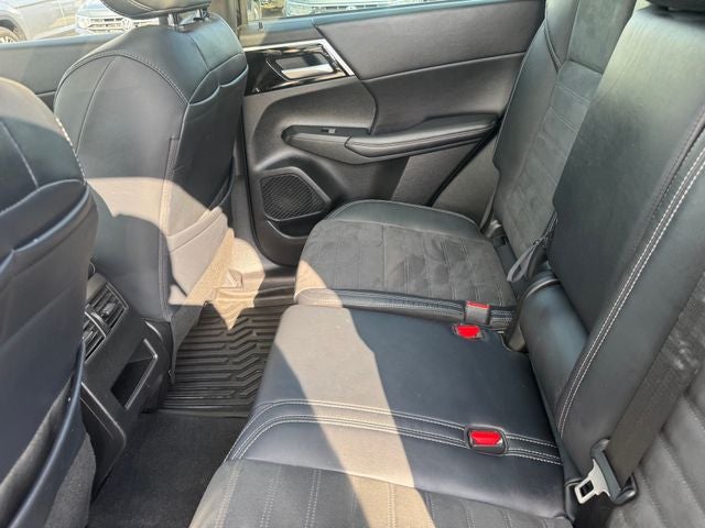 2022 Mitsubishi Outlander Base