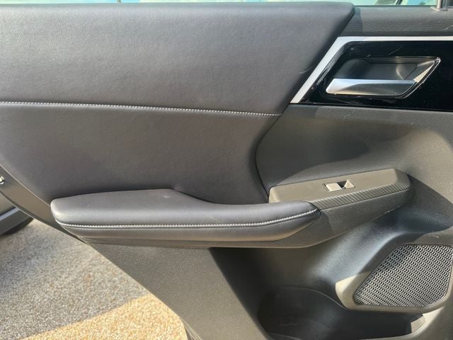 2022 Mitsubishi Outlander Base