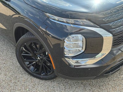 2022 Mitsubishi Outlander Base