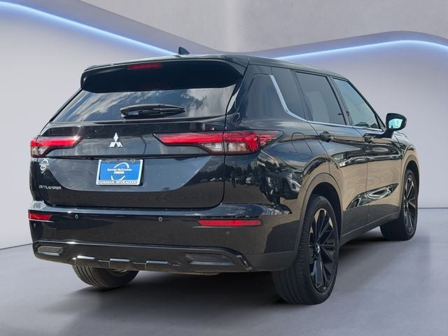 2022 Mitsubishi Outlander Base