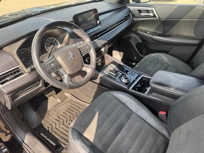 2022 Mitsubishi Outlander Base