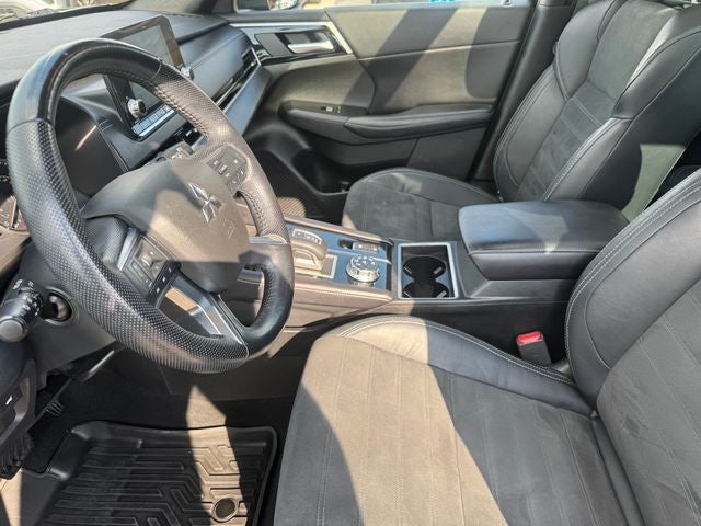 2022 Mitsubishi Outlander Base