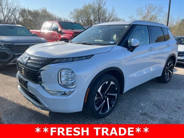 2024 Mitsubishi Outlander Base