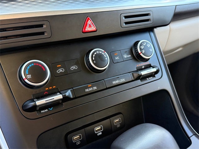 2024 Kia Carnival LX Seat Package