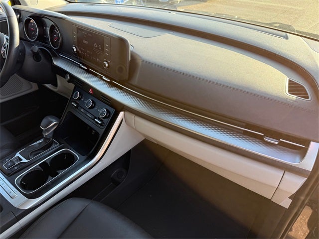 2024 Kia Carnival LX Seat Package