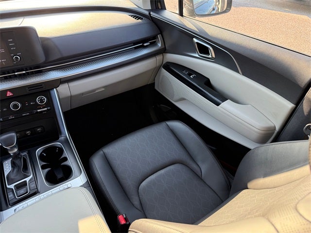 2024 Kia Carnival LX Seat Package