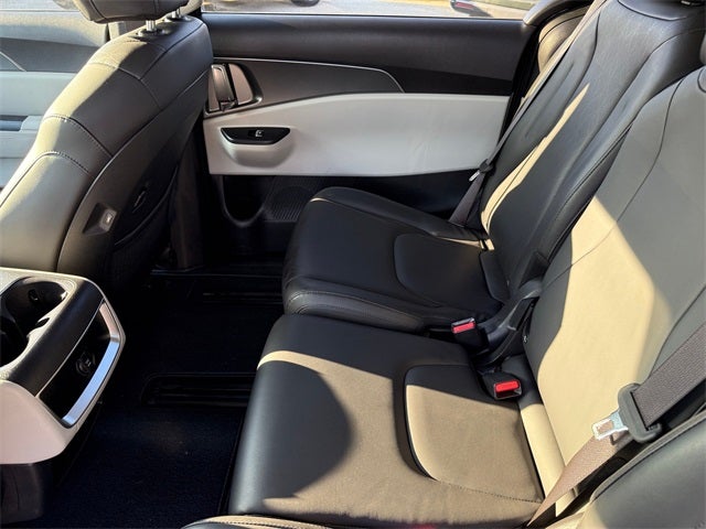 2024 Kia Carnival LX Seat Package
