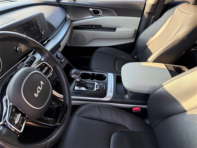 2024 Kia Carnival LX Seat Package